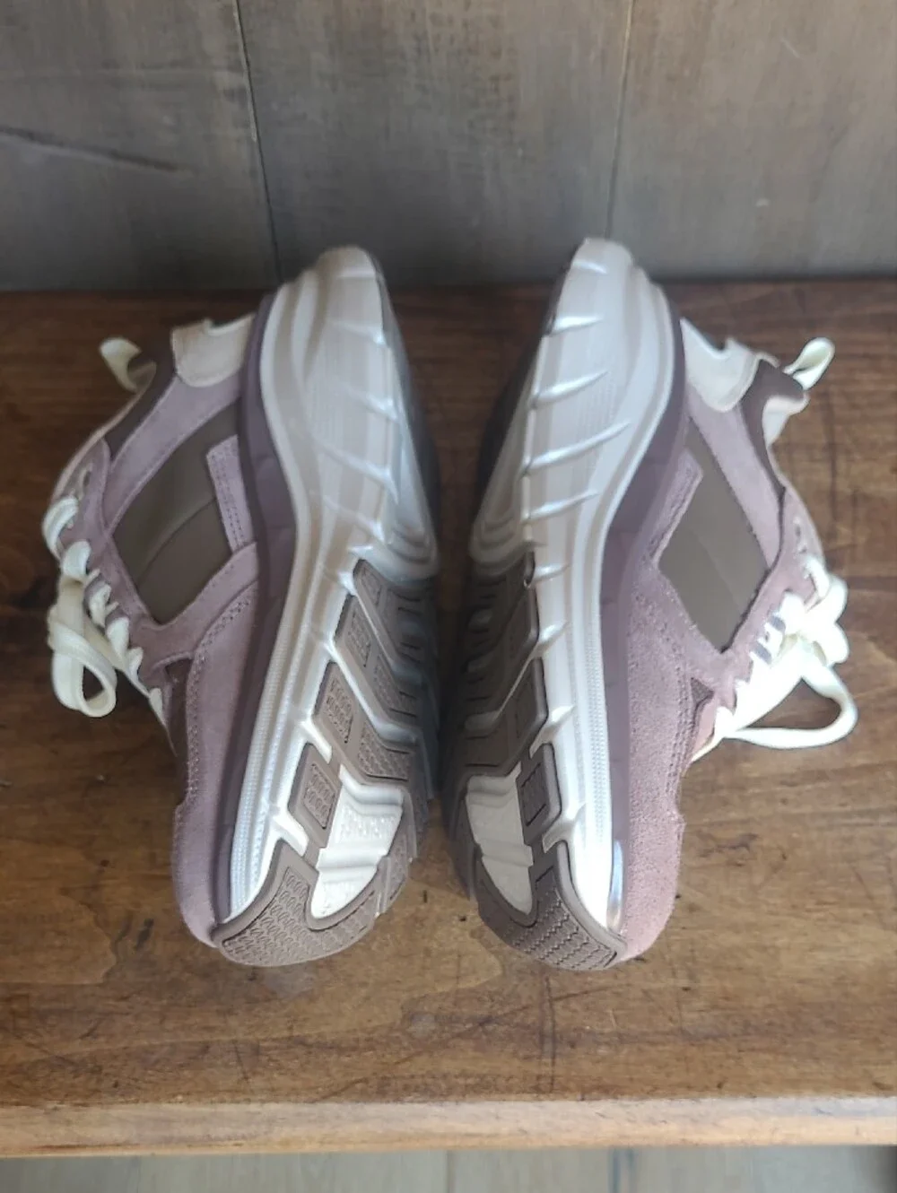 EUC Vionic Sneakers Women's sz 6 WMX Skyline Brown Orthotic Active Shoes